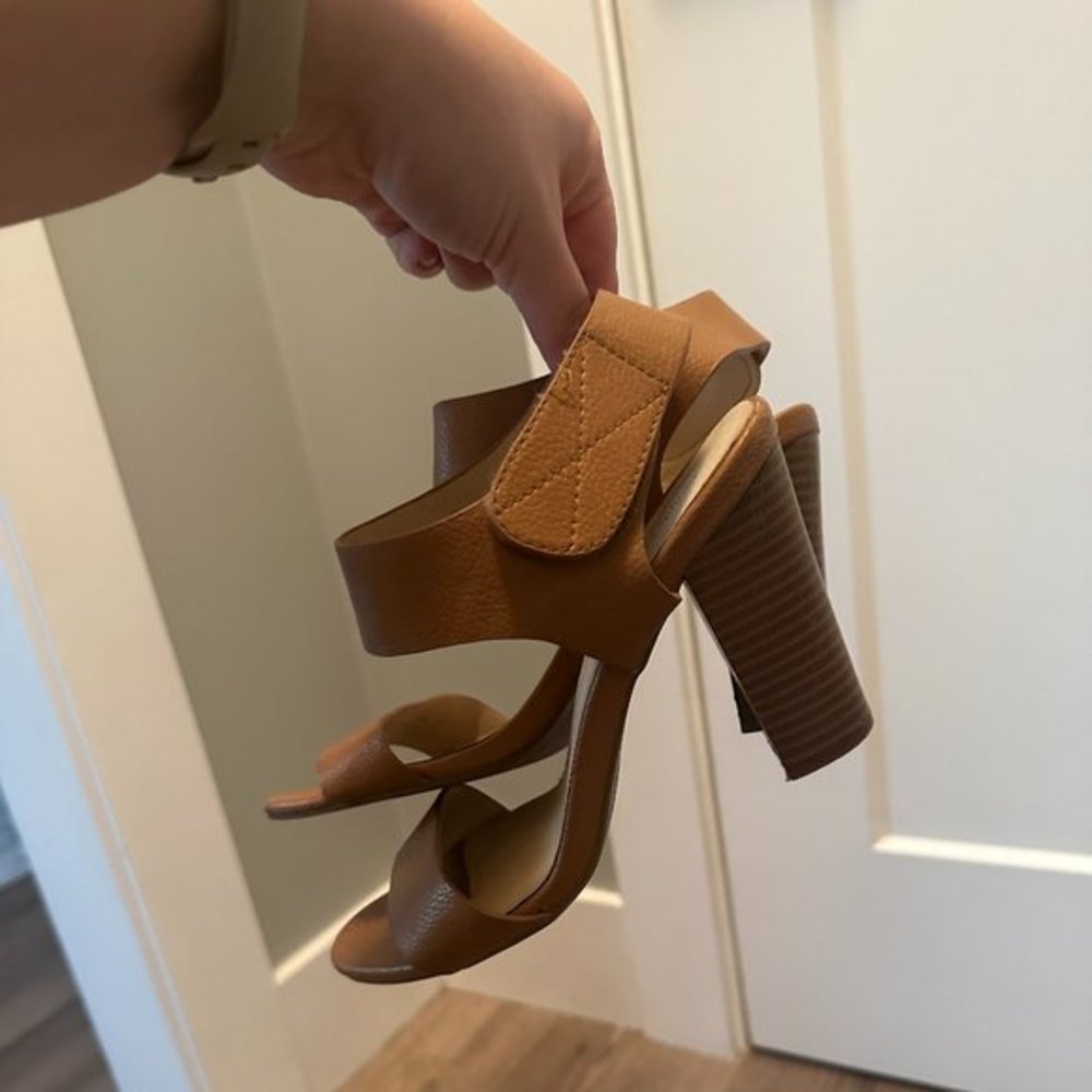 Simply Vera Wang Tan Wooden Block Braestar Heels Size 6.5 - Picture 6 of 7